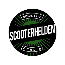 Logo scooterhelden bianco su sfondo nero cerchiato con scritte since 2014 sopra e Berlin sotto
